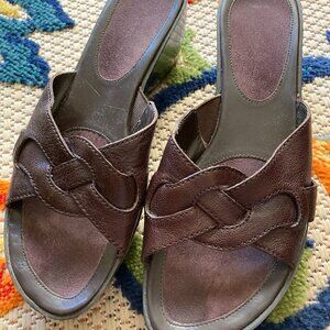 Bandolino woman's leather wedge sandal size 8 1/2